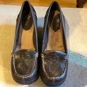 EUC brown wedge heels